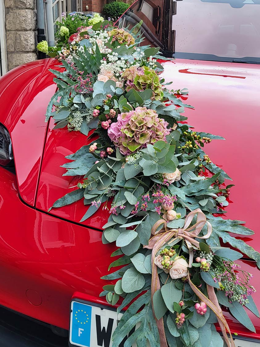 Guirlande de fleures pour capot de voiture
